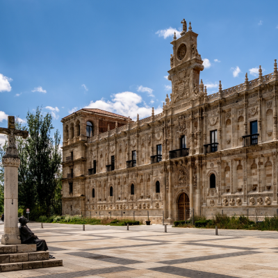 Reis naar de parels van Noord-Spanje in historische Parador-hotels